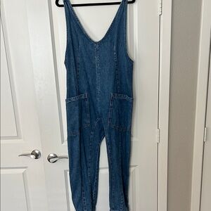 NEW LISTING! FREE PEOPLE OVERALLS